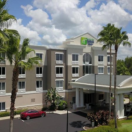 Holiday Inn Express And Suites Tampa I-75 At Bruce B. Downs By Ihg Buitenkant foto