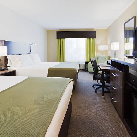 Holiday Inn Express And Suites Tampa I-75 At Bruce B. Downs By Ihg Buitenkant foto