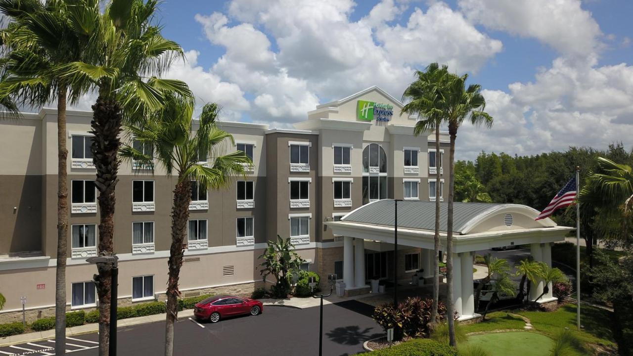 Holiday Inn Express And Suites Tampa I-75 At Bruce B. Downs By Ihg Buitenkant foto