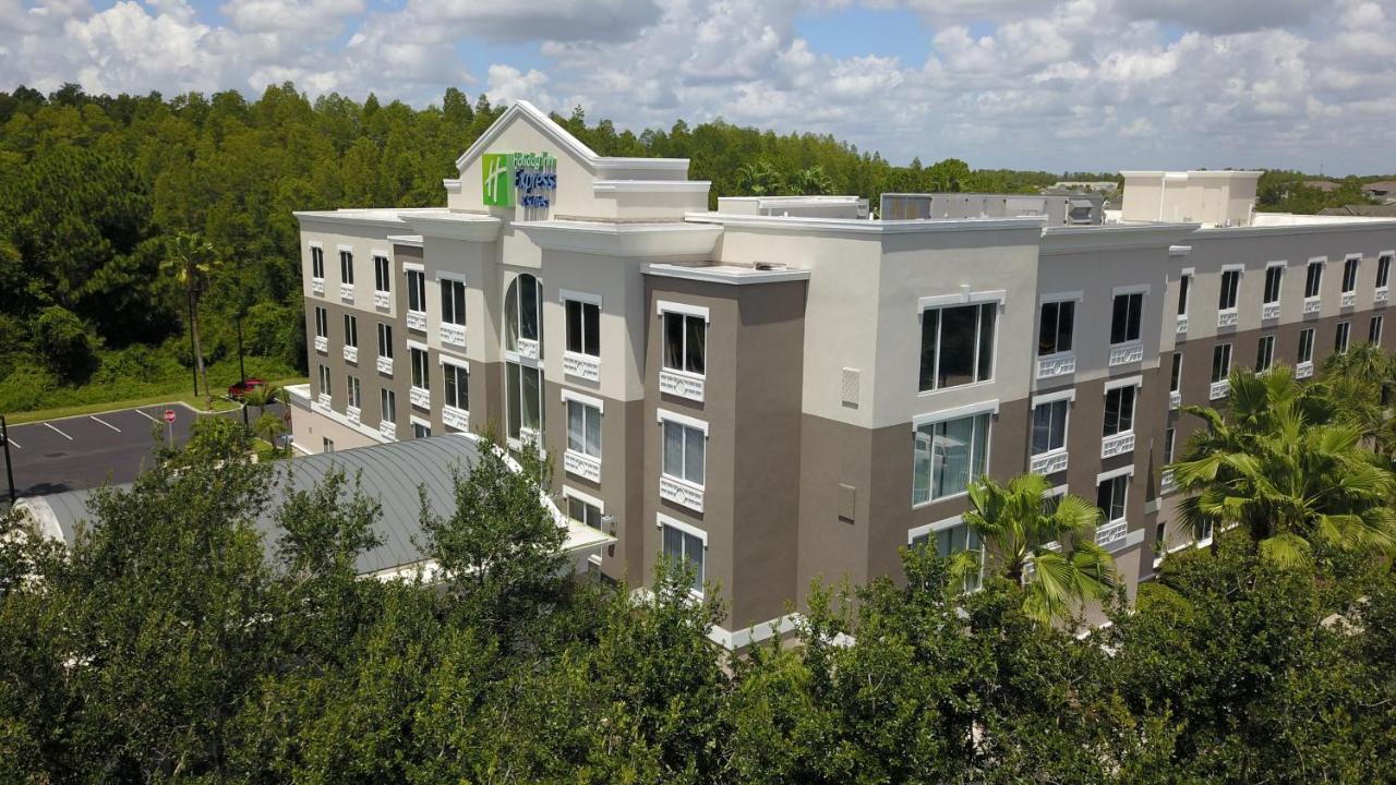 Holiday Inn Express And Suites Tampa I-75 At Bruce B. Downs By Ihg Buitenkant foto