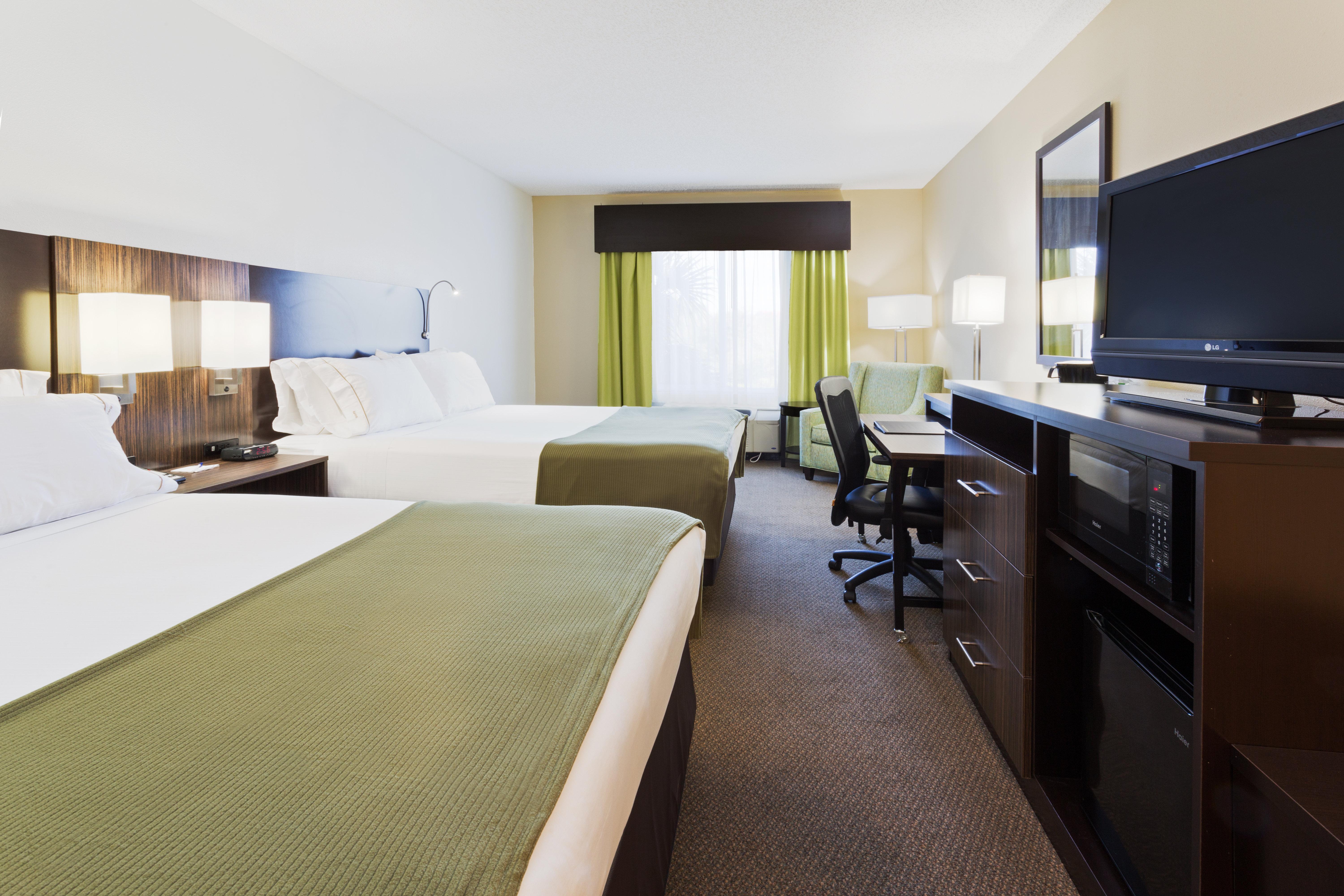 Holiday Inn Express And Suites Tampa I-75 At Bruce B. Downs By Ihg Buitenkant foto