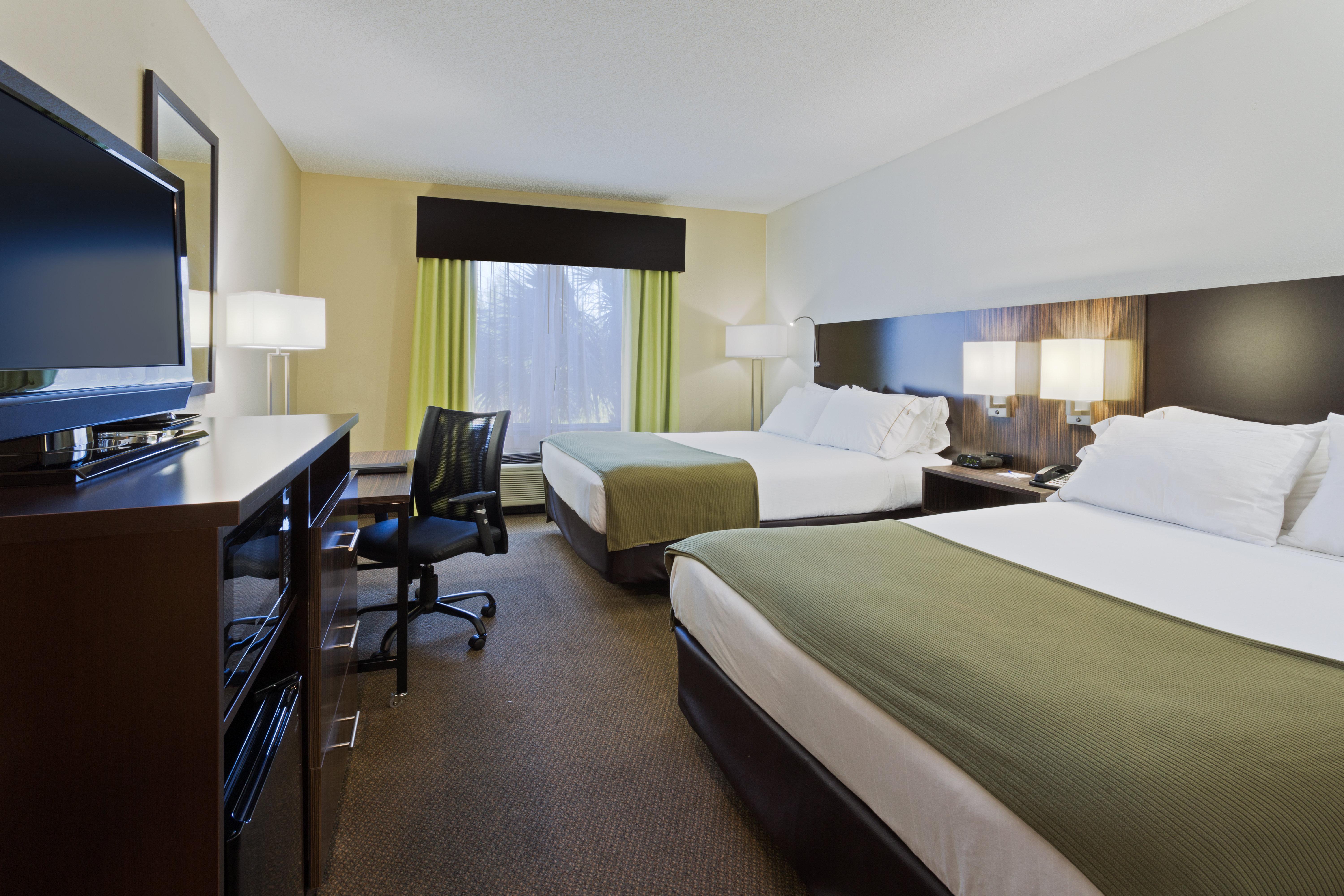 Holiday Inn Express And Suites Tampa I-75 At Bruce B. Downs By Ihg Buitenkant foto