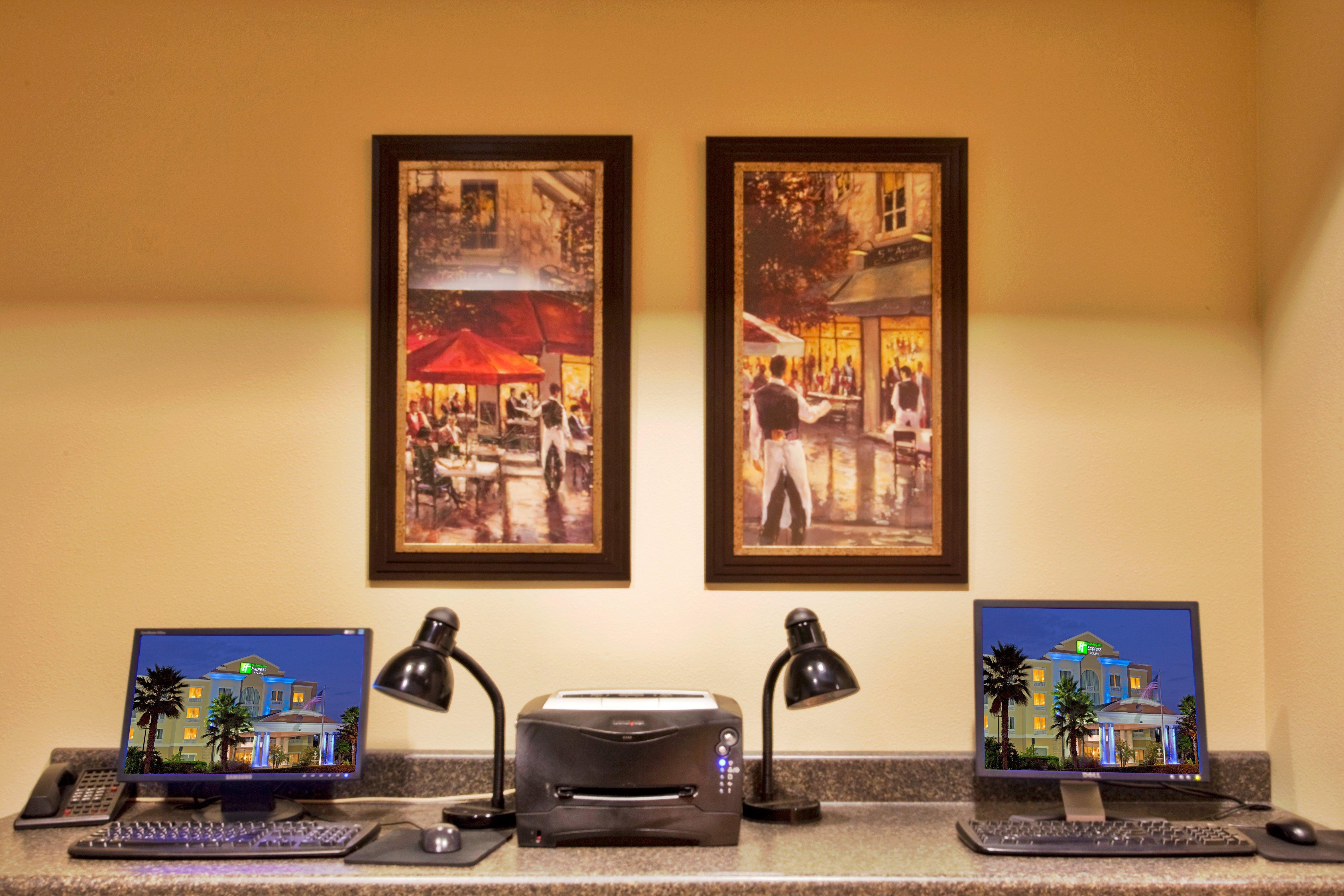 Holiday Inn Express And Suites Tampa I-75 At Bruce B. Downs By Ihg Buitenkant foto