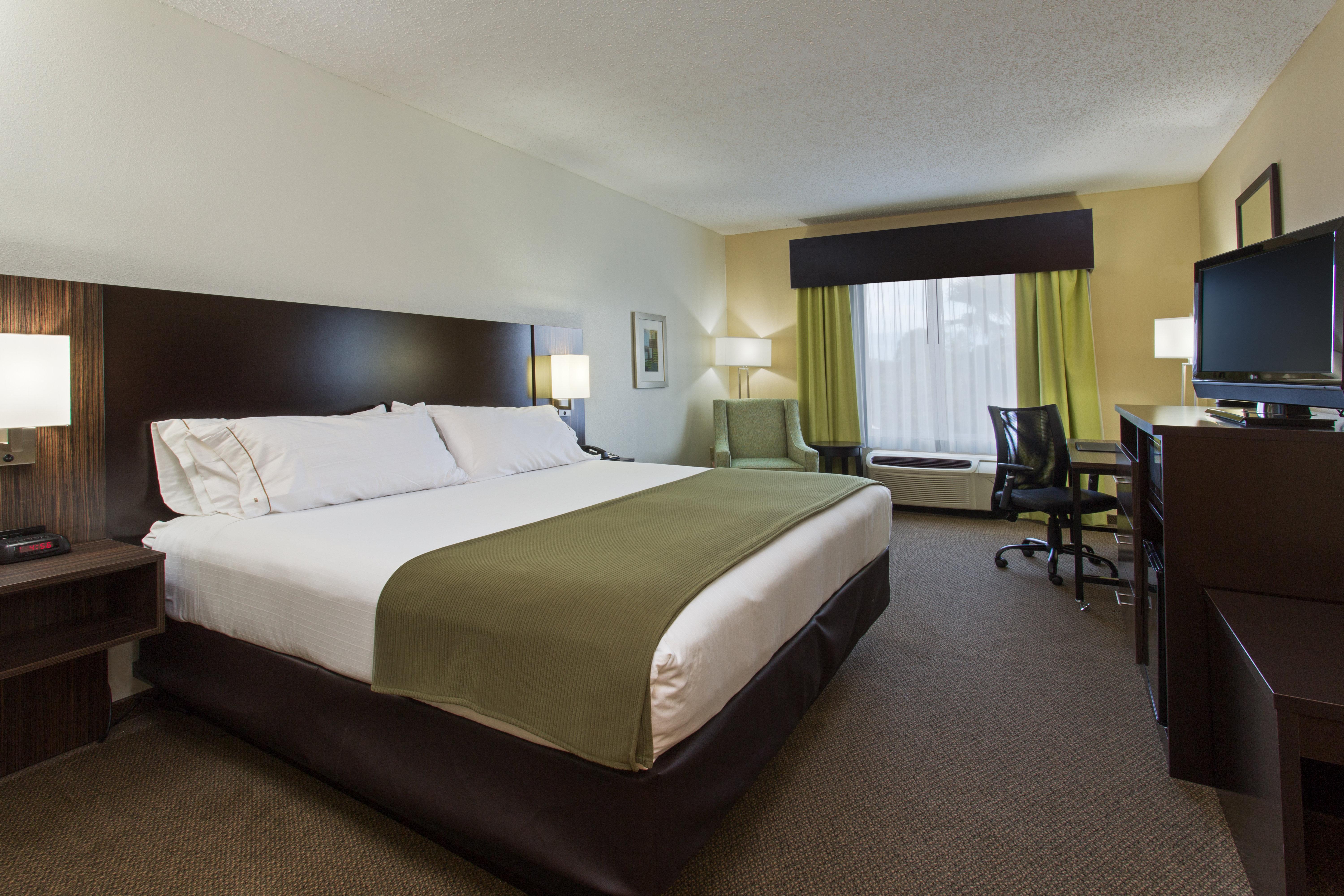 Holiday Inn Express And Suites Tampa I-75 At Bruce B. Downs By Ihg Buitenkant foto