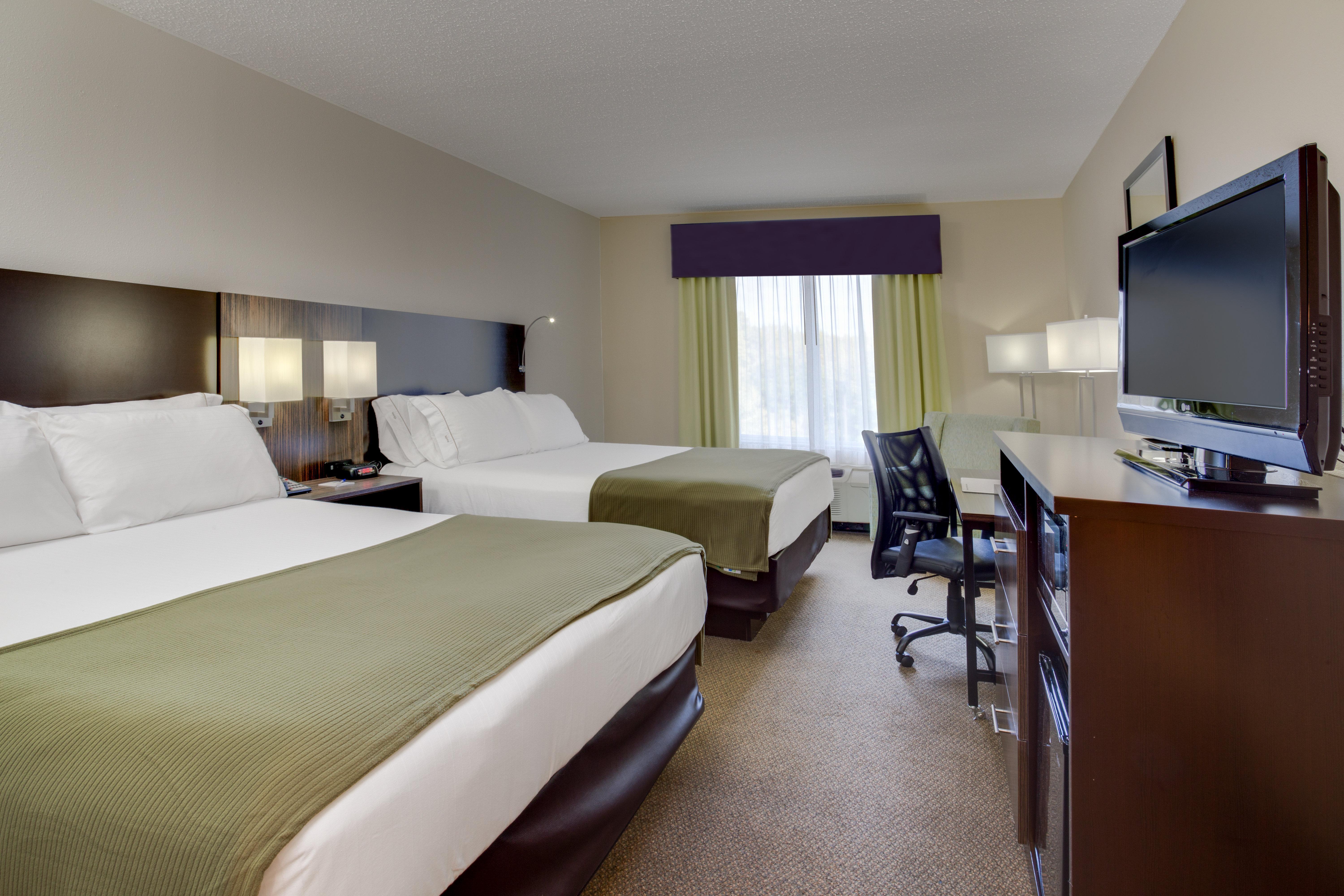 Holiday Inn Express And Suites Tampa I-75 At Bruce B. Downs By Ihg Buitenkant foto