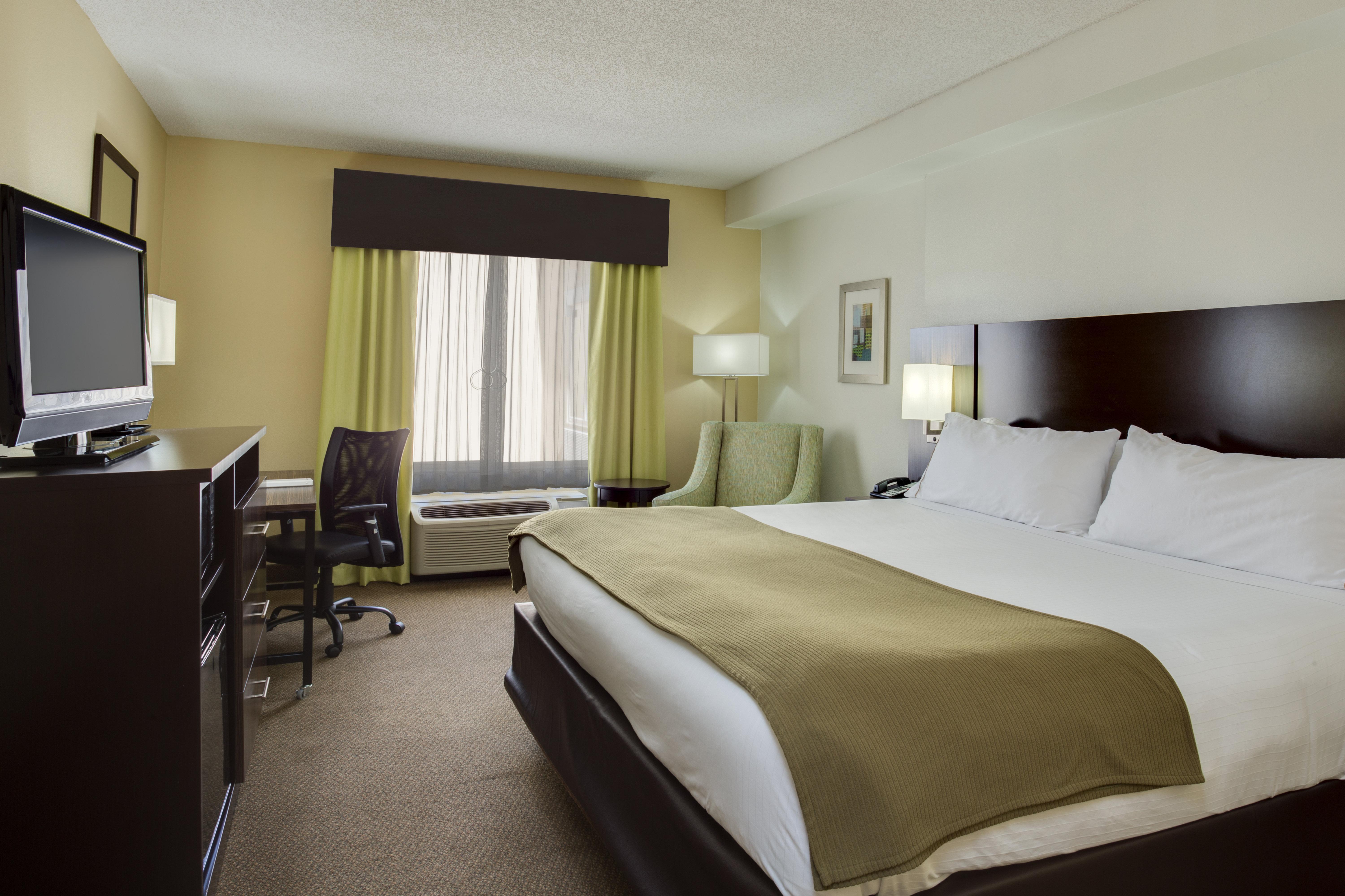 Holiday Inn Express And Suites Tampa I-75 At Bruce B. Downs By Ihg Buitenkant foto