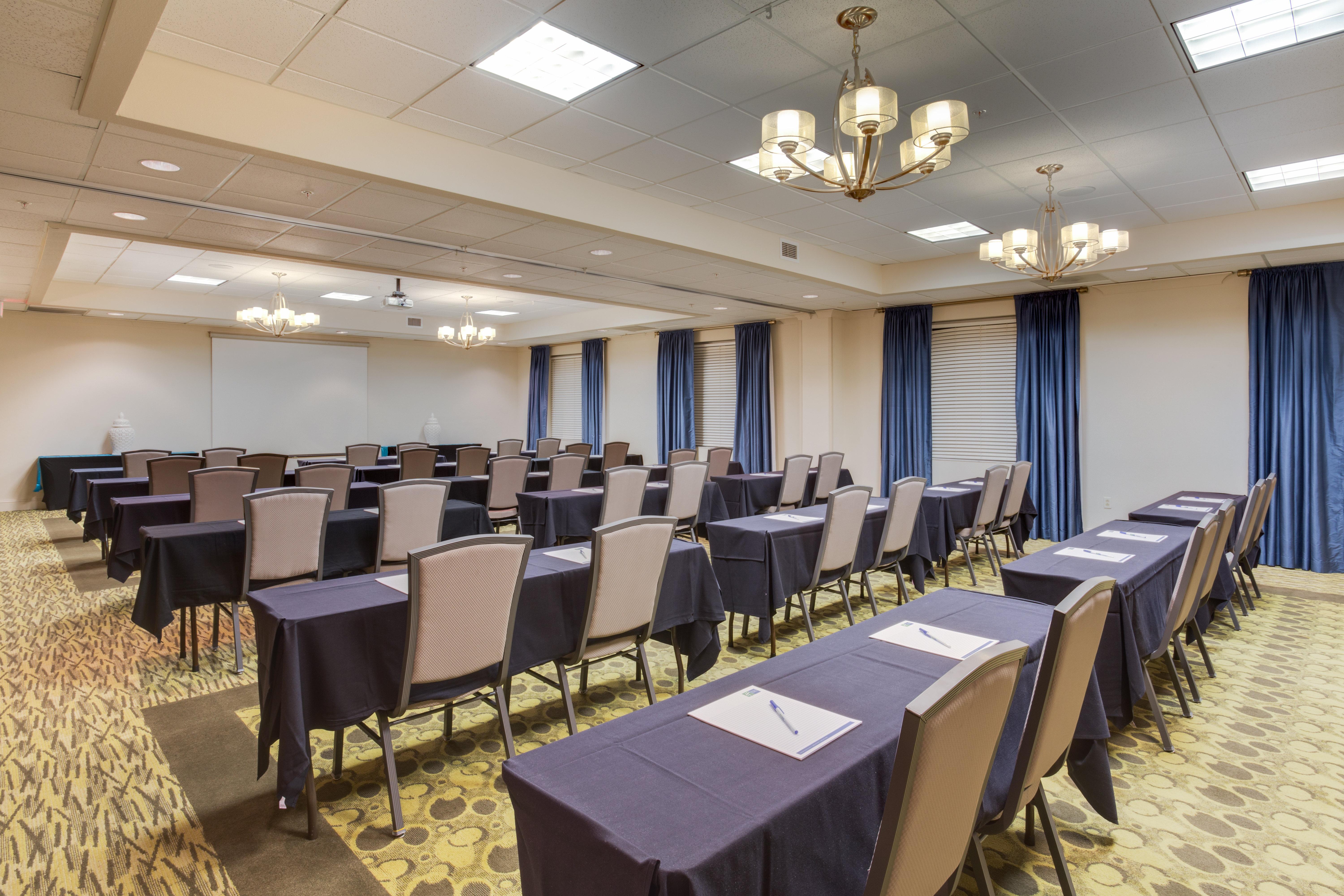 Holiday Inn Express And Suites Tampa I-75 At Bruce B. Downs By Ihg Buitenkant foto