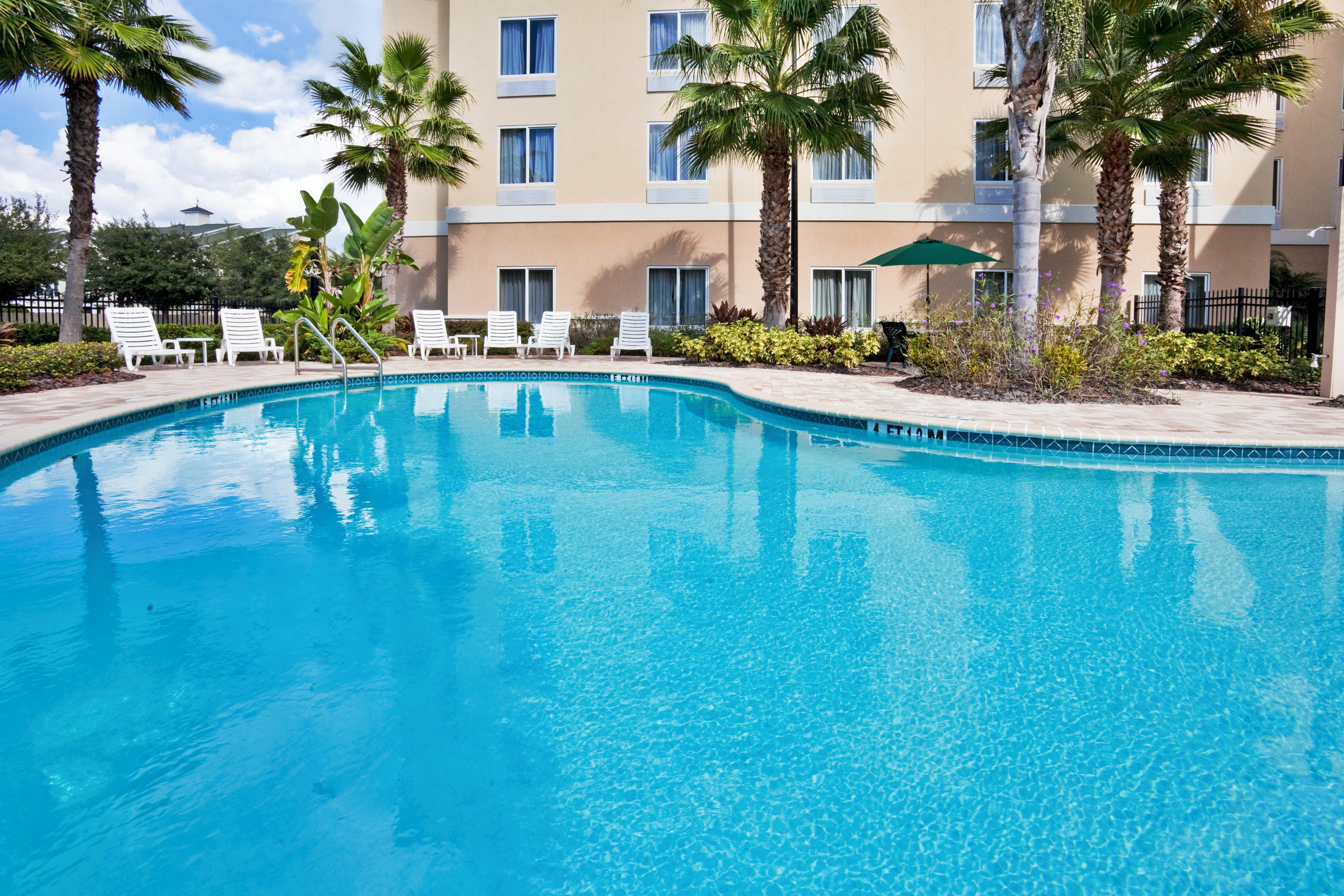 Holiday Inn Express And Suites Tampa I-75 At Bruce B. Downs By Ihg Buitenkant foto